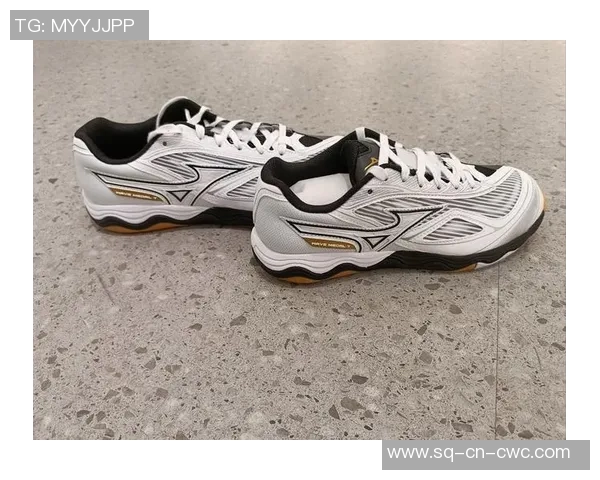 探索双星白色足球鞋的魅力与性能提升你的球场表现与时尚感